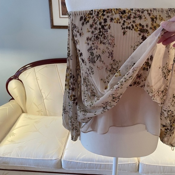 Wilfred | Long Sleeve Ribbed Floral Pattern Off The Shoulder Top - Picture 8 of 10